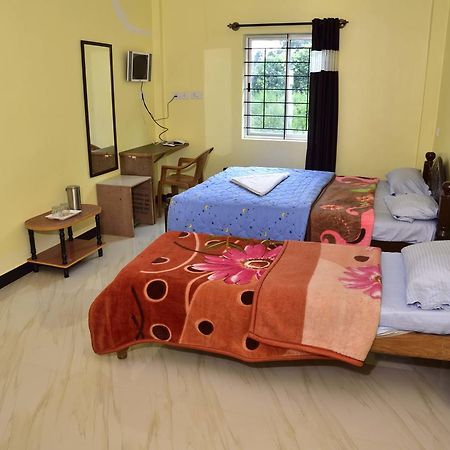 J R Mist Valley Inn Ooty Eksteriør bilde